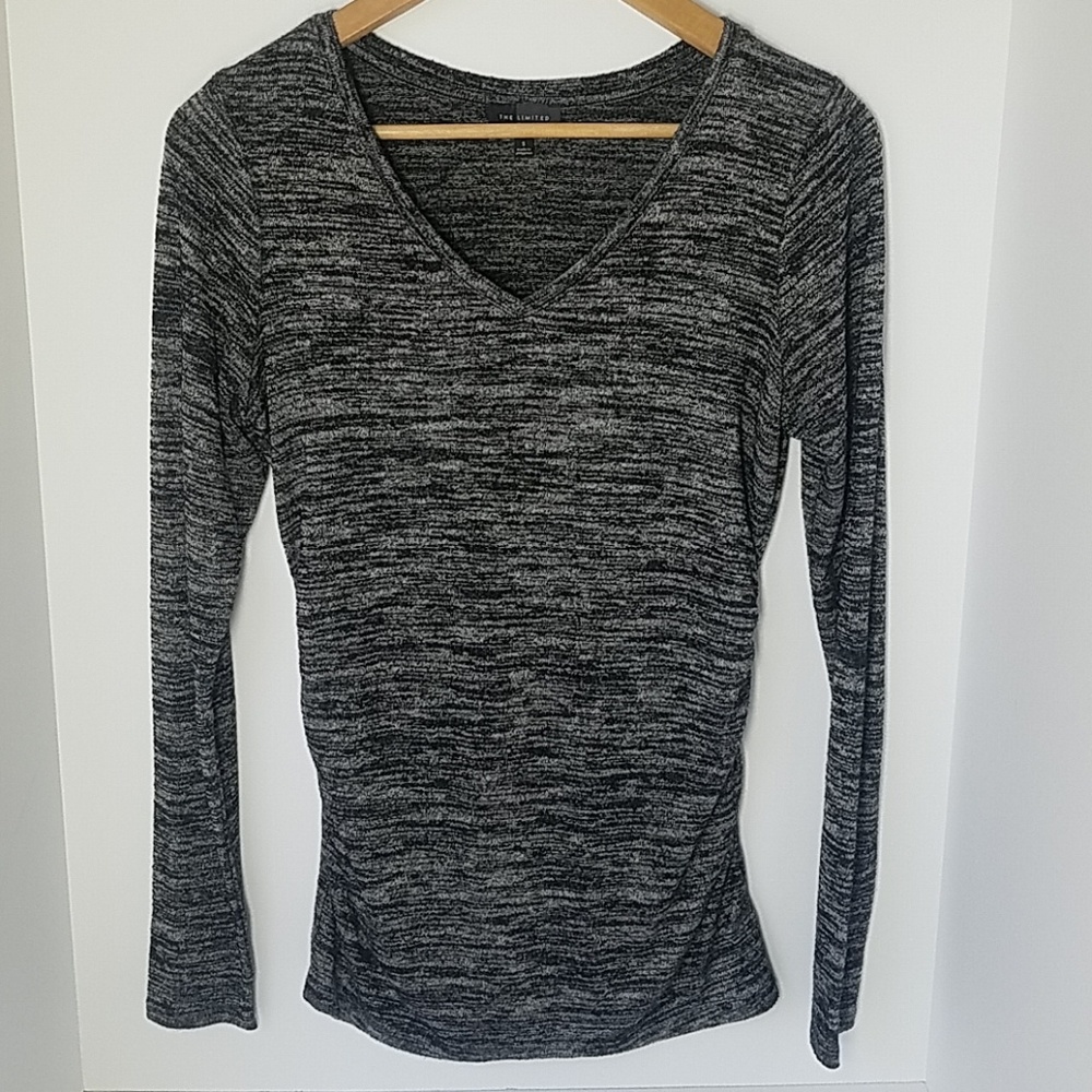🎀 The Limited black and gray long sleeved top